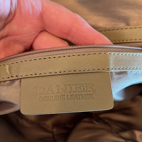 Danier leather handbag - Picture 9 of 13